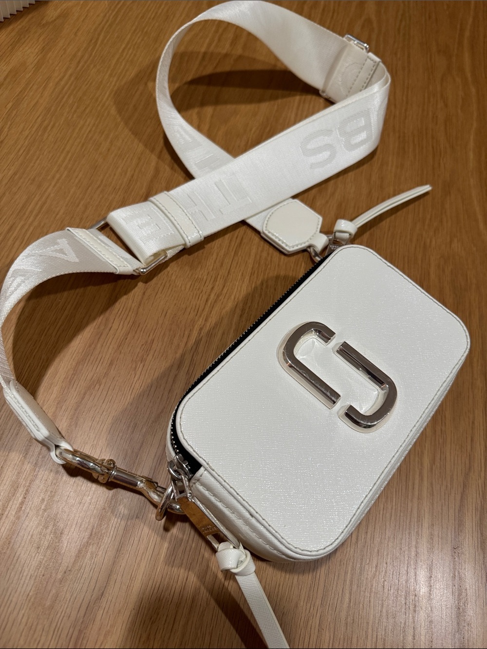 Marc Jacobs White Leather Crossbody Snapshot Bag with Silver Hardware